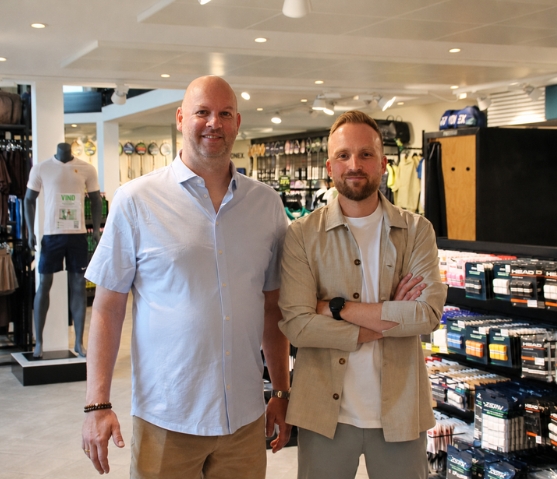 Racket House-ejerne Mikkel Normann og Torben Kulmbak i en af Racket House-butikkerne.